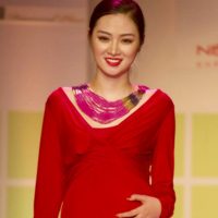 Xu hướng thời trang - Ngọc Oanh vác bụng bầu lên sàn diễn