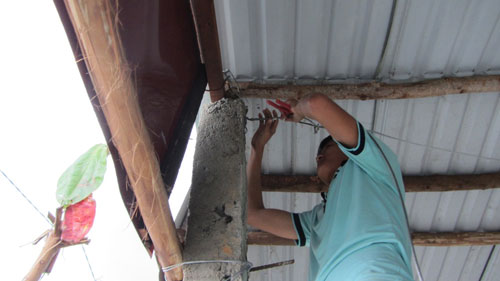 Cận cảnh dân Đà Nẵng đối phó bão số 8 - 11