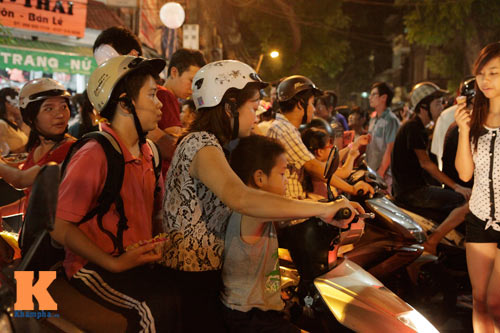 Phố cổ Hà Nội tắc nghẽn đêm hội trăng rằm - 3