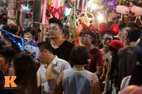 Phố cổ Hà Nội tắc nghẽn đêm hội trăng rằm - 5