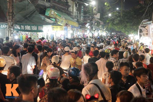 Phố cổ Hà Nội tắc nghẽn đêm hội trăng rằm - 10