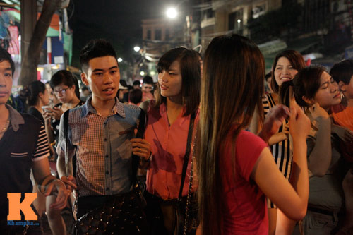 Phố cổ Hà Nội tắc nghẽn đêm hội trăng rằm - 12