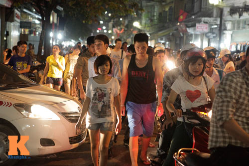 Phố cổ Hà Nội tắc nghẽn đêm hội trăng rằm - 11