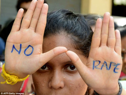 Nữ sinh Ấn Độ bị bắt cóc, hiếp dâm suốt 17 tháng - 1