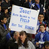 Bóng đá - Mourinho bị CĐV la ó trên khán đài