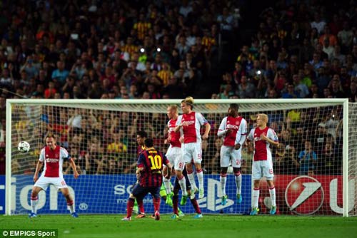 Messi: Vua hat-trick Champions League - 1