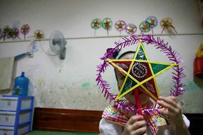 Trẻ mồ côi, HIV vui đón trung thu - 3