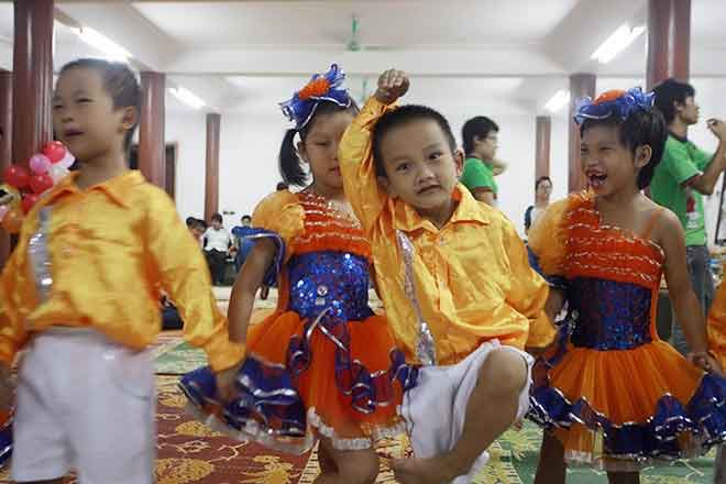 Trẻ mồ côi, HIV vui đón trung thu - 5