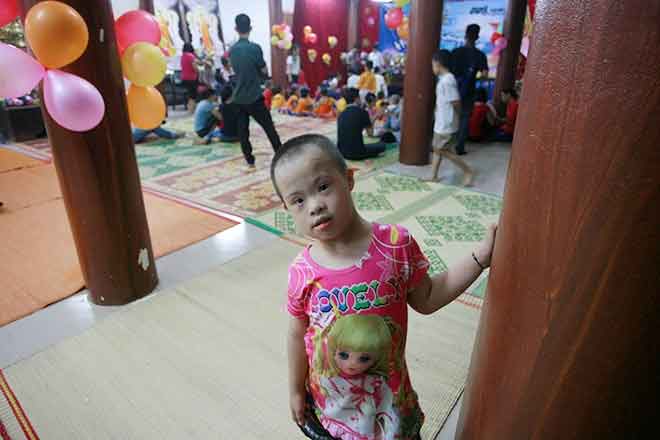 Trẻ mồ côi, HIV vui đón trung thu - 8