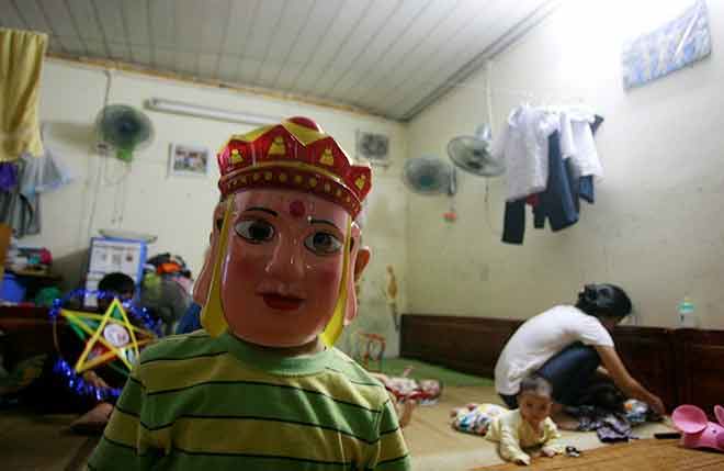 Trẻ mồ côi, HIV vui đón trung thu - 10