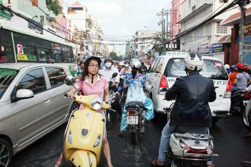 "Hố tử thần" bất ngờ xuất hiện giữa giờ tan tầm - 2