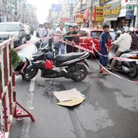 Tin tức trong ngày - "Hố tử thần" bất ngờ xuất hiện giữa giờ tan tầm