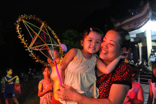 Trẻ ngoại thành rước đèn ông sao khủng - 6