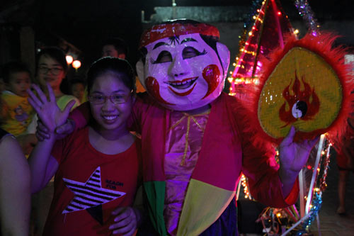 Trẻ ngoại thành rước đèn ông sao khủng - 8