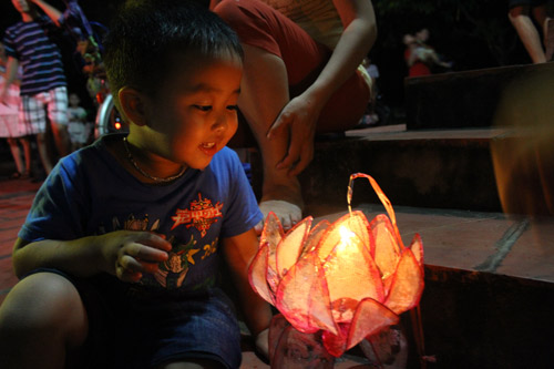 Trẻ ngoại thành rước đèn ông sao khủng - 4