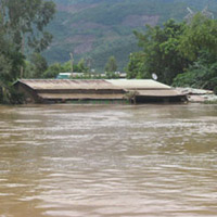 Tin tức trong ngày - Miền Trung chìm trong lũ