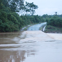 Tin tức trong ngày - Lũ cuốn xe ô tô: Chưa tìm thấy 5 người mất tích