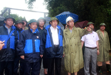 Lũ cuốn ô tô: Hỗ trợ 7,5 triệu đồng/nạn nhân - 2