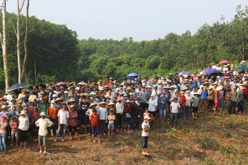 Cuộc trục vớt xe Innova và nạn nhân qua ảnh - 7