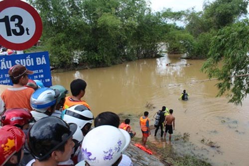 Tìm thấy thi thể tân sinh viên bị lũ cuốn trôi - 2