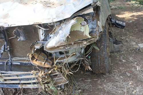 Cận cảnh xác chiếc Innova bị lũ cuốn trôi - 13