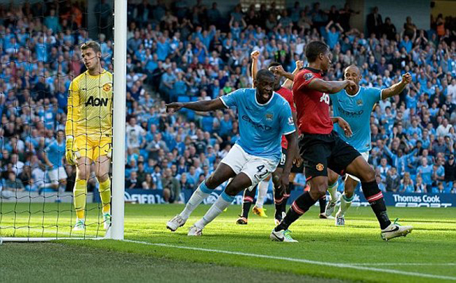 Chính Toure là người giúp Man City nhân đôi cách biệt vào đúng thời gian đá bù giờ của hiệp 1.
