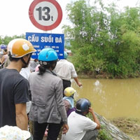 Tin tức trong ngày - Cả làng tiếc thương tân sinh viên bị lũ cuốn