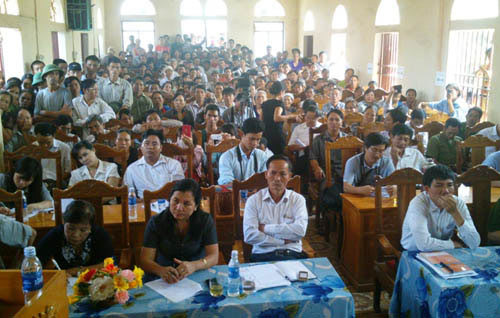 Vụ chôn thuốc sâu: BV khám cho dân miễn phí - 5