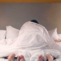 Pháp luật - "Vui vẻ" với khách vì nhầm tưởng là chồng