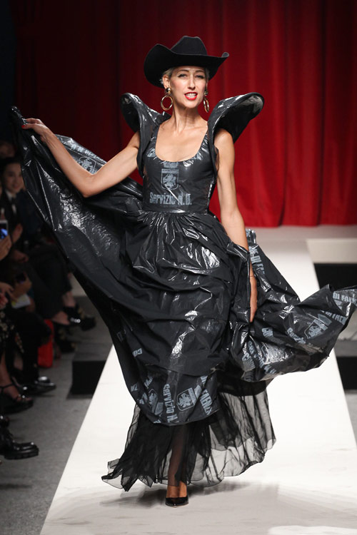 "Gái hư" và "gái ngoan" của Moschino - 4