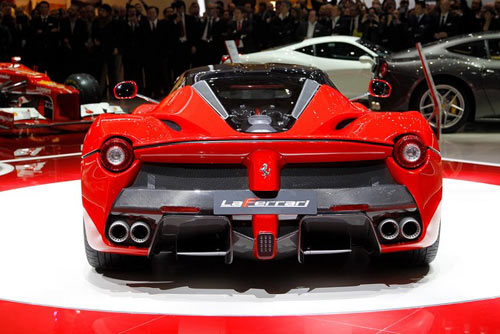 Ronaldo “tậu” LaFerrari mừng hợp đồng mới - 6