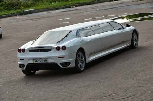 Xe limousine Ferrari nhái giống như thật - 10