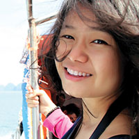 Bạn trẻ - Cuộc sống - Huyền Chip: "Nếu tôi đẹp, chắc sách sẽ bán chạy hơn"