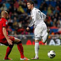 Bóng đá - Ronaldo và những siêu phẩm giật gót