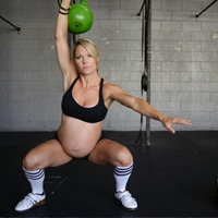 Phi thường - kỳ quặc - Bà bầu 8 tháng vẫn tập tạ