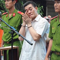 Pháp luật - Án nặng cho kẻ giết chị họ, cướp vàng