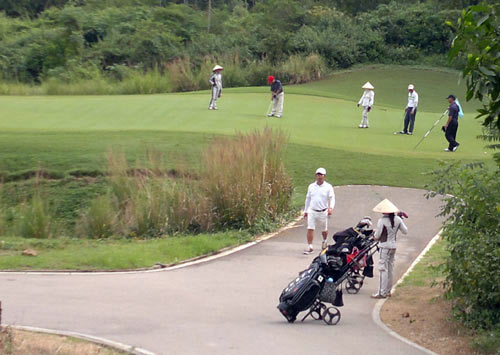 Lương 10 triệu vẫn có thể đi đánh golf? - 2