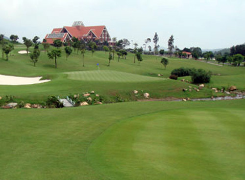 Lương 10 triệu vẫn có thể đi đánh golf? - 1