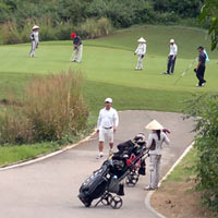 Tin tức trong ngày - Lương 10 triệu vẫn có thể đi đánh golf?