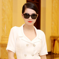 Người mẫu - Hoa hậu - Ngọc Trinh "chơi trội" với kính đen