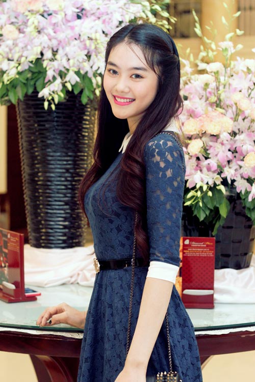 Linh Chi xinh xắn như nữ sinh trung học - 1