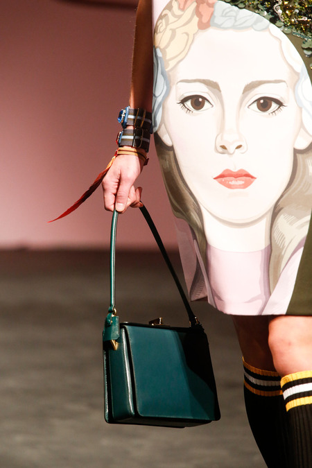 Mê mệt vì nghệ thuật đường phố của Prada - 7