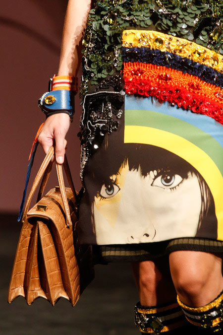 Mê mệt vì nghệ thuật đường phố của Prada - 10