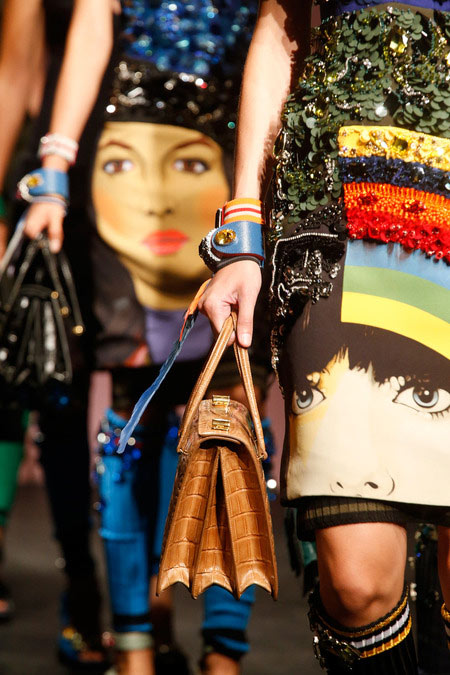 Mê mệt vì nghệ thuật đường phố của Prada - 11