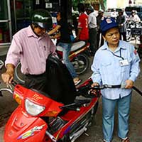 Tin tức trong ngày - DN xăng dầu sẽ được "rộng tay" điều chỉnh giá