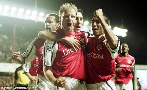 Bergkamp không về Arsenal vì sợ bay - 3