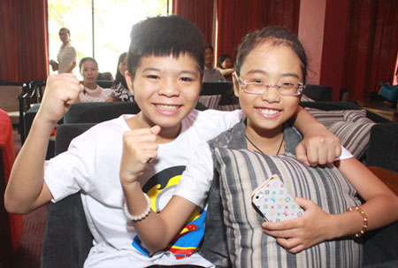 Những đứa trẻ bị "bủa vây" - 7