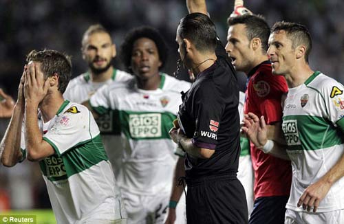 Ancelotti lo lắng, Pepe bị tố "ăn cướp" - 1