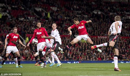 MU: Thủ lĩnh Rooney, thần tài Chicharito - 2