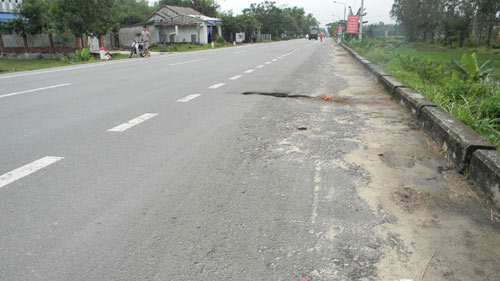 Vụ dân vây CSGT: Dời thi thể để tránh kẹt xe - 2